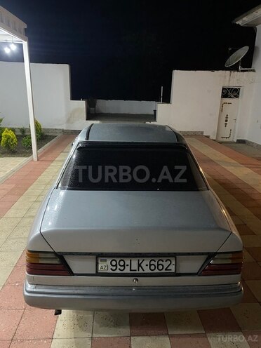 Mercedes E 200-13