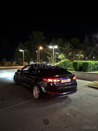 Hyundai Elantra-6