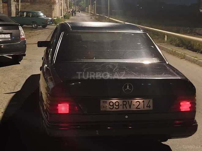 Mercedes 200 D-6