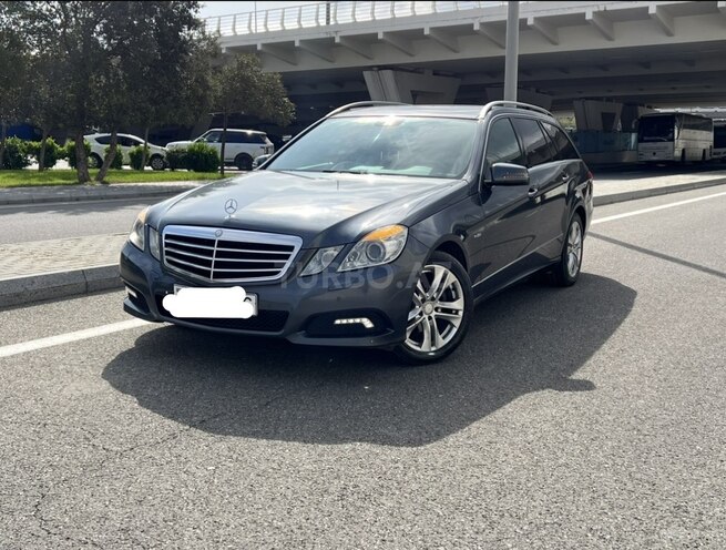 Mercedes E 220-1