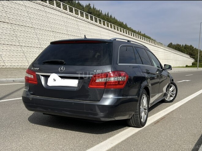 Mercedes E 220-2