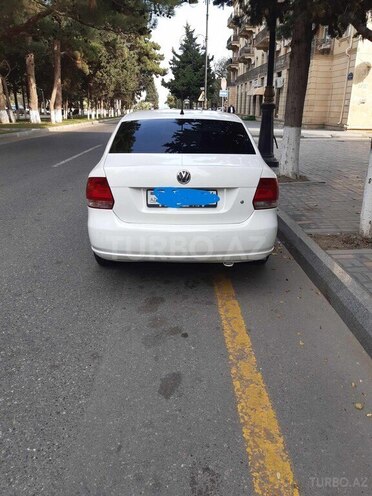 Volkswagen Polo-13