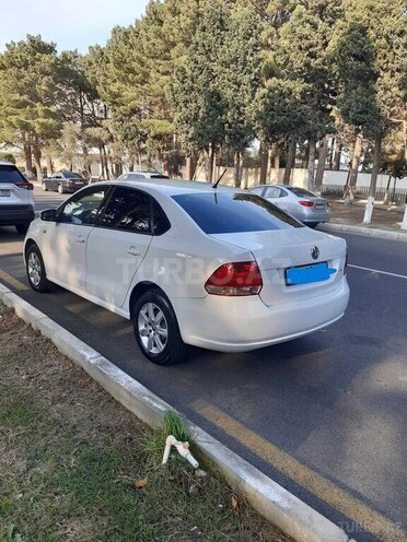 Volkswagen Polo-10