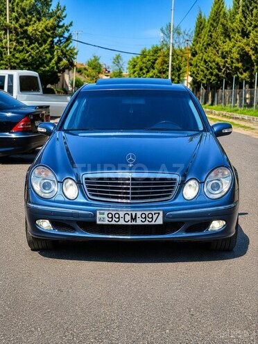 Mercedes E 240-1