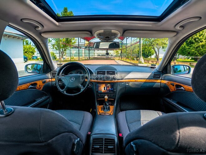 Mercedes E 240-5