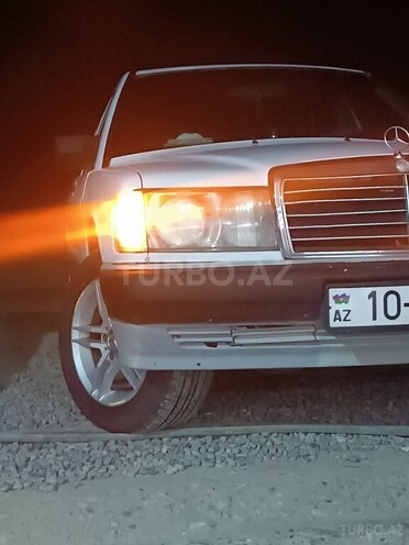 Mercedes 190-9