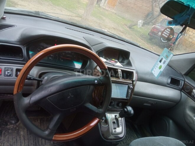 Mitsubishi Chariot-3