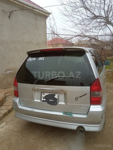 Mitsubishi Chariot-2