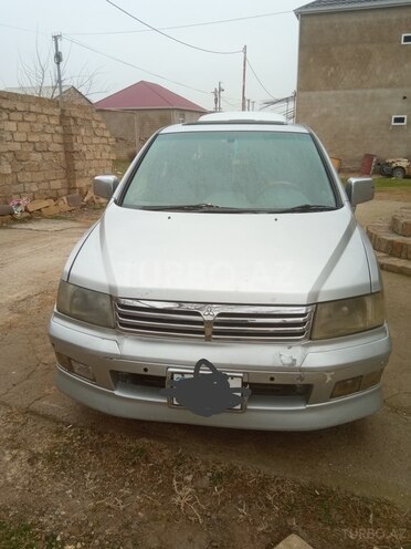Mitsubishi Chariot-1