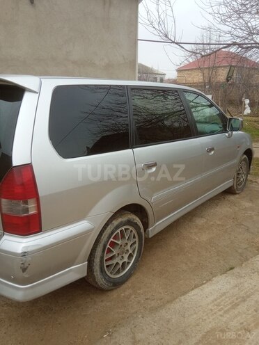 Mitsubishi Chariot-6
