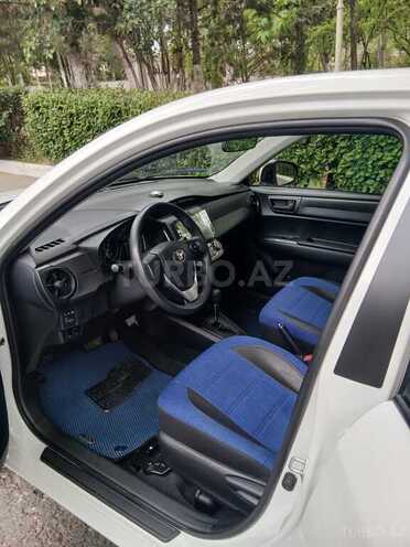 Toyota Corolla Axio-9