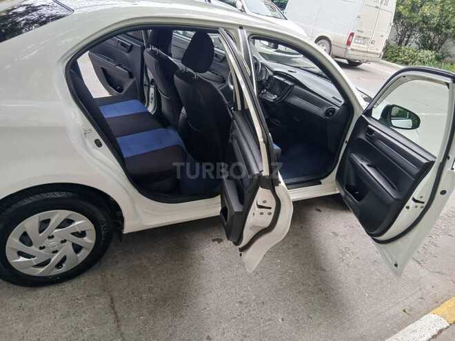 Toyota Corolla Axio-10