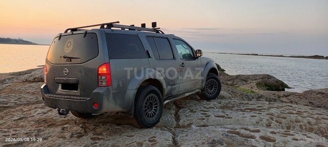 Nissan Pathfinder-2