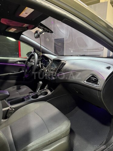 Chevrolet Cruze-12