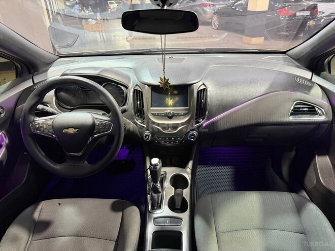 Chevrolet Cruze-16
