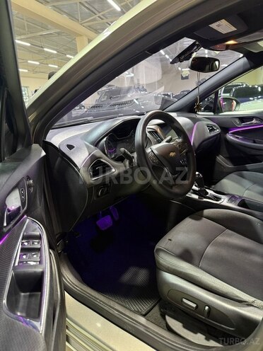 Chevrolet Cruze-13
