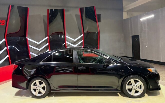 Toyota Camry-5