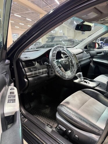Toyota Camry-12