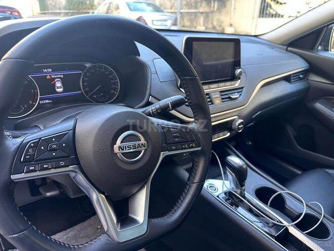 Nissan Altima-8