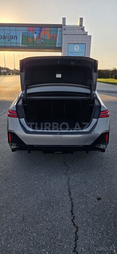 BMW i5-11