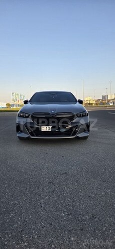 BMW i5-1