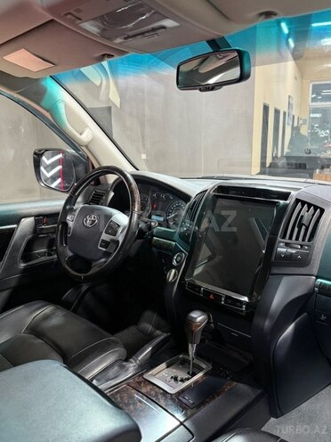 Toyota Land Cruiser-12