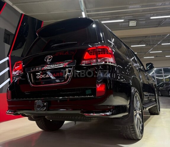 Toyota Land Cruiser-9