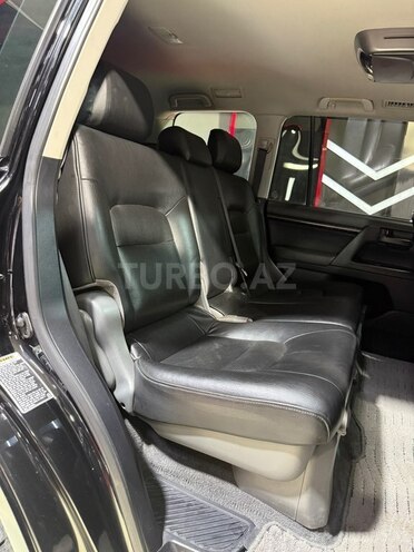 Toyota Land Cruiser-19