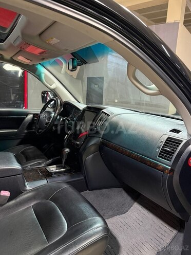 Toyota Land Cruiser-13