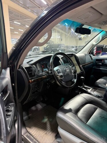 Toyota Land Cruiser-11