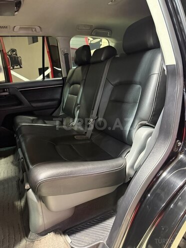 Toyota Land Cruiser-17