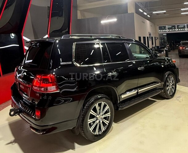 Toyota Land Cruiser-7
