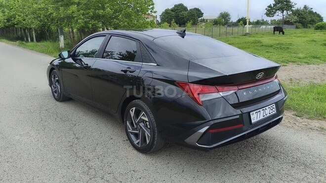 Hyundai Elantra-3