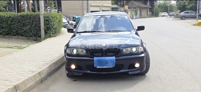 BMW 320-1