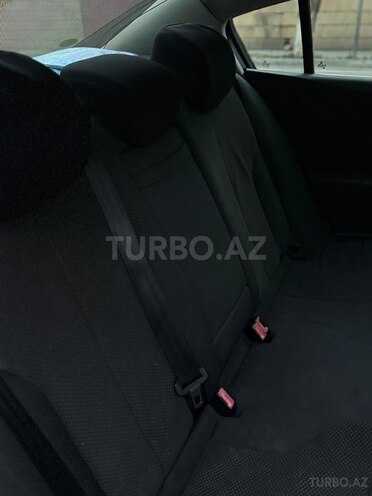 Volkswagen Passat-11