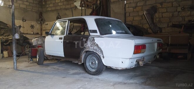 LADA (VAZ) 2107-2