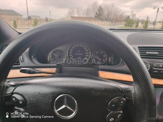 Mercedes E 320-11