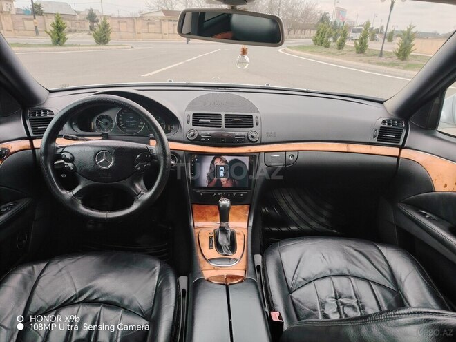 Mercedes E 320-7