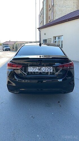 Hyundai Accent-2