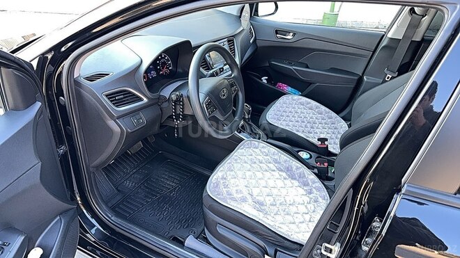 Hyundai Accent-5