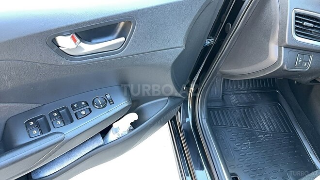 Hyundai Accent-6