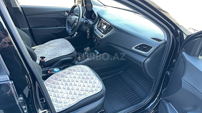 Hyundai Accent-9