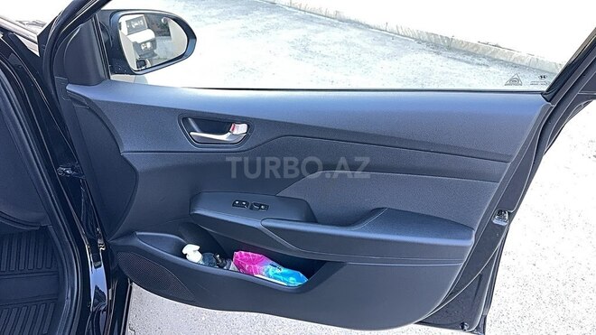 Hyundai Accent-10