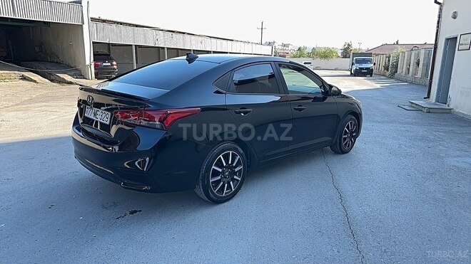 Hyundai Accent-11
