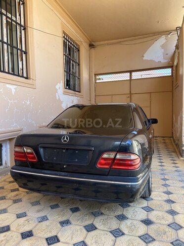 Mercedes E 240-2
