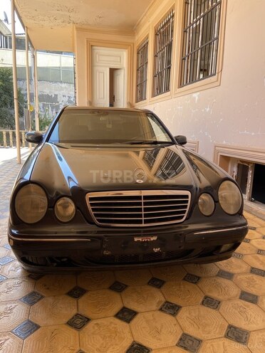 Mercedes E 240-1