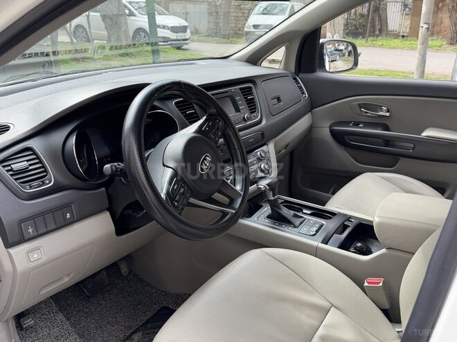 Kia Carnival-3