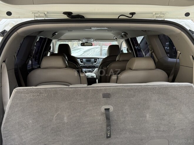 Kia Carnival-8