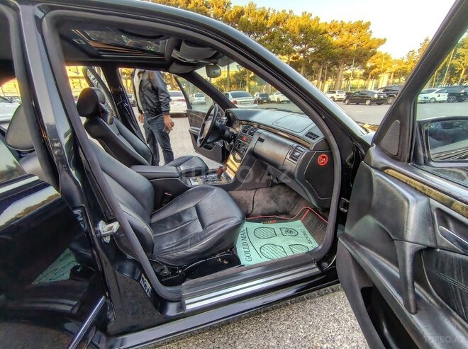 Mercedes E 240-16