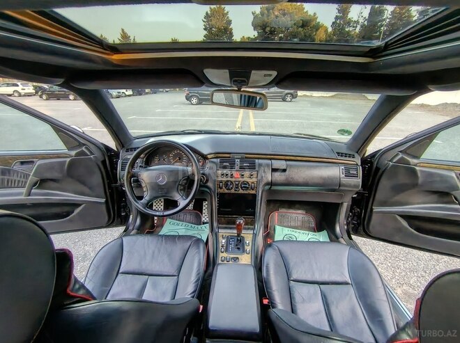 Mercedes E 240-21